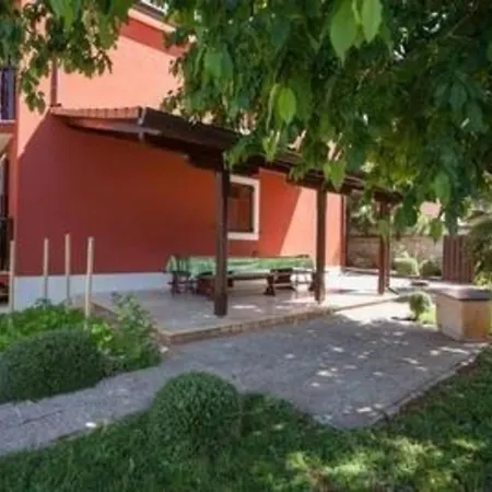 In Novigrad Mit Schoener Terrasse 公寓