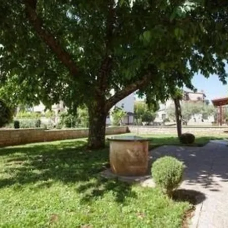 In Novigrad Mit Schoener Terrasse * Karpinjan